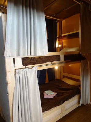 In-room safe, blackout drapes, free WiFi