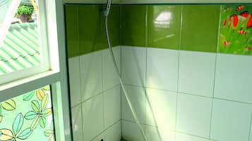 Kamar Keluarga | Shower kamar mandi