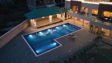 Kolam renang outdoor