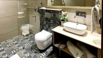 Premier Room, 1 Bedroom | Bathroom | Shower