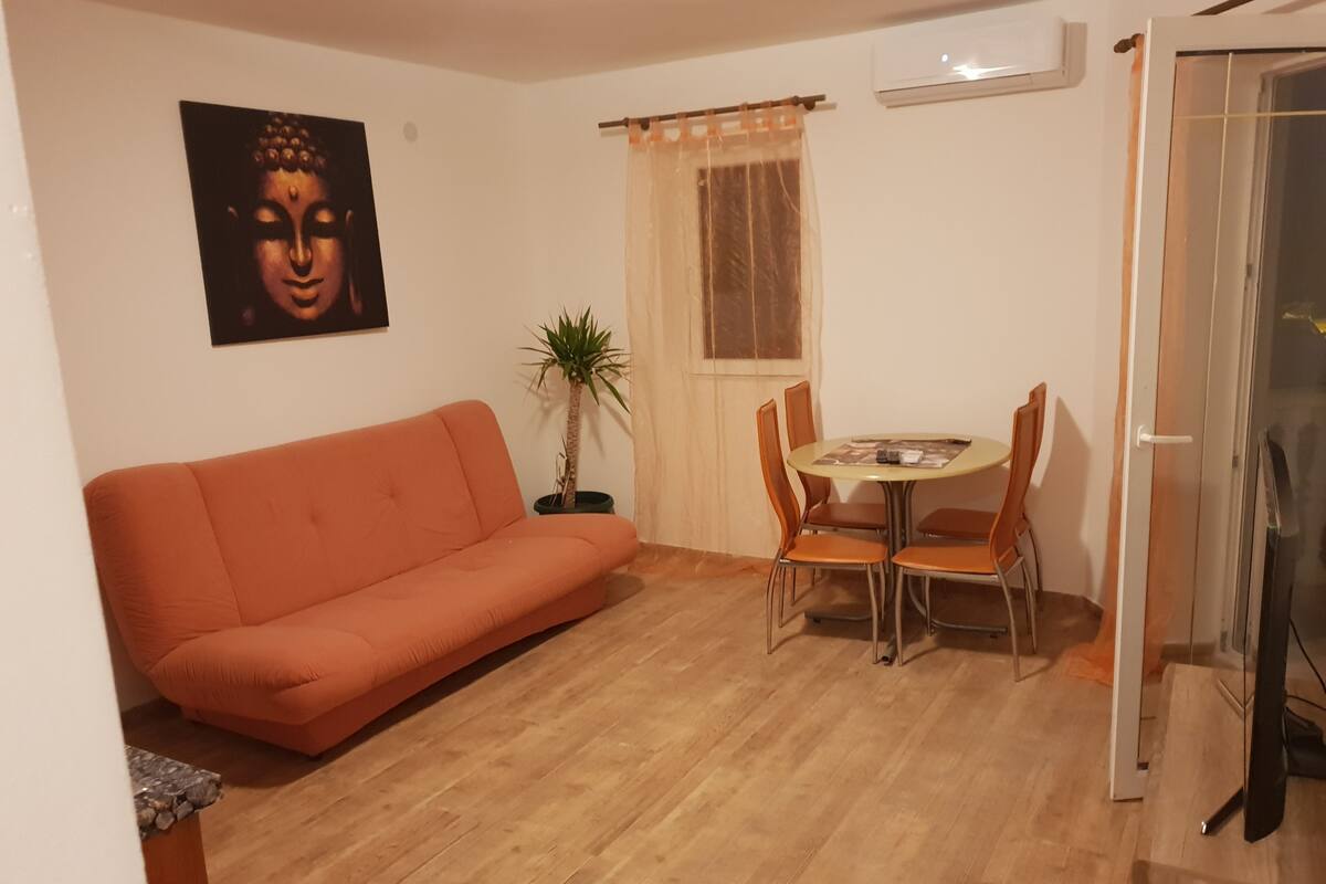 Comfort Apartment (2) | Living area | 109-cm Smart TV with satellite channels, TV