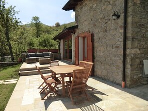 Exterior detail - B&B Le Peschiere (Montefiorino)
