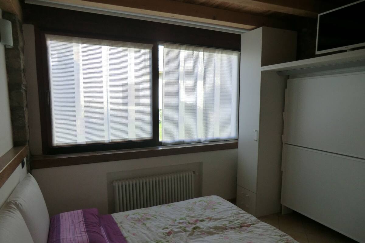 House, 2 Bedrooms, Hot Tub, Pool View | Minibar, iron/ironing board (on request), WiFi (free), bed sheets