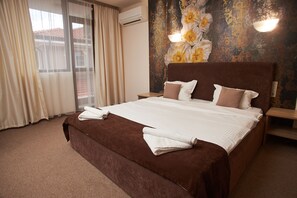 1 habitación, ropa de cama de alta calidad y escritorio 