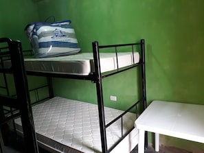 Quarto quádruplo, 1 quarto, banheiro privativo | Berços grátis