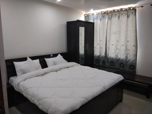 Soundproofing, iron/ironing board, bed sheets