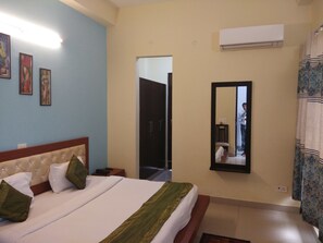Soundproofing, iron/ironing board, bed sheets