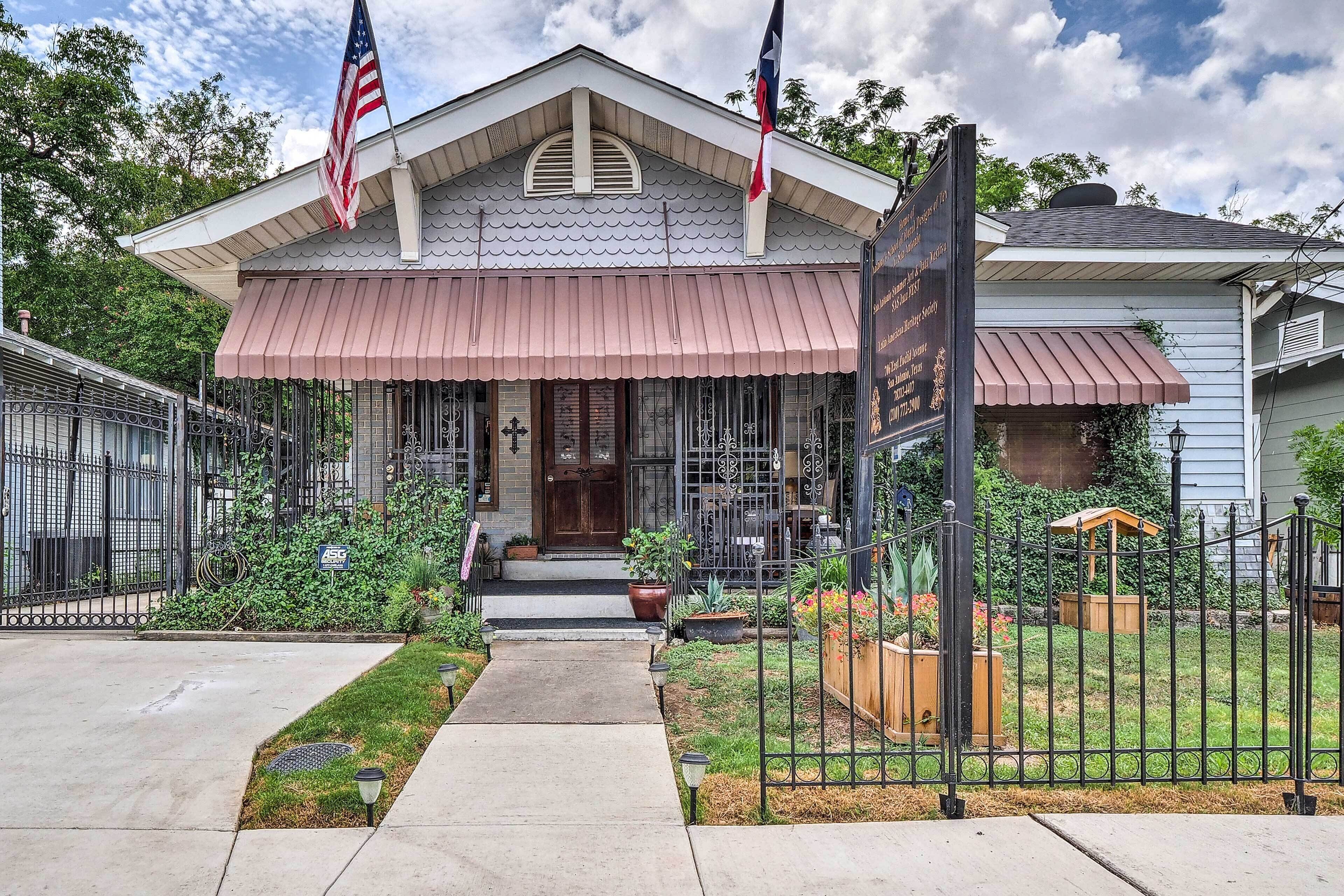 San Antonio Rental w/ Courtyard: Walk to Riverwalk