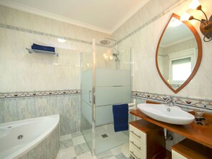 Bathroom - Beautiful private villa for 8 guests with WIFI, A/C, private pool, TV and terrace (Calpe)