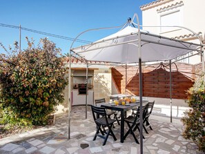 Outdoor dining - Beautiful private villa for 12 people with WIFI, A/C, private pool, TV and patio (Els Poblets)