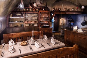 3 restaurants; breakfast, lunch, dinner, and brunch served