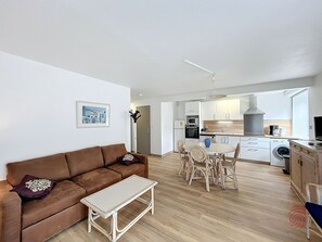 TV - F2 with terrace, near Thermal baths, pets allowed, wifi, parking (Lamalou-les-Bains)