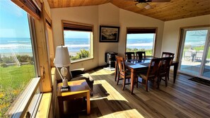 Dining - Amazing Ocean Front Beach House with fenced yard (Smith River)