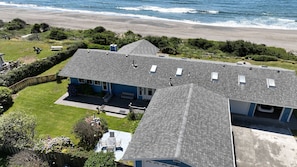 Exterior - Amazing Ocean Front Beach House with fenced yard (Smith River)