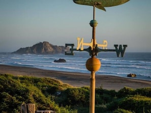 On the beach, sun-loungers, beach towels - Amazing Ocean Front Beach House with fenced yard (Smith River)