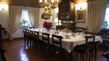 Desayuno bufé gratuito y diario