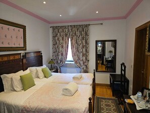 In-room safe, desk, blackout curtains, soundproofing - Casa de São Domingos (Peso da Régua)