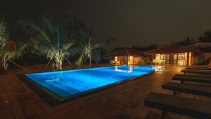 室外泳池