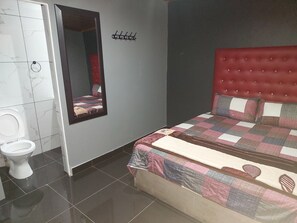 Standard Double Room, Non Smoking | Free WiFi, bed sheets - Freedom Media Guest House (Gqeberha (Port Elizabeth))