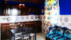 Deluxe Apartment, 2 Bedrooms | In-room dining
