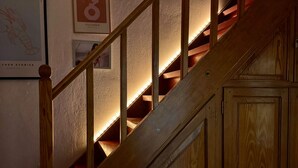 A wooden staircase with a handrail and a wooden door at the bottom. - Alex's traditional summerhouse (Hydra)
