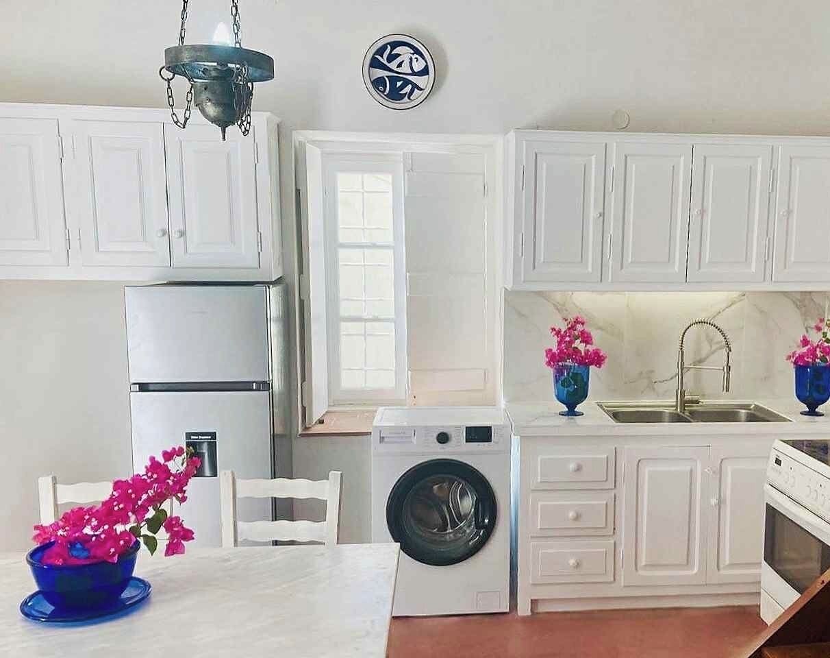 冷蔵庫、オーブン、コンロ、コーヒー / ティーメーカー