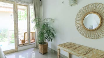 Deluxe Double Room | Living area