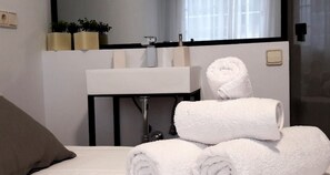 2 bedrooms - Apartment in the historic center with pool and fireplace for winter (SEVILLA)