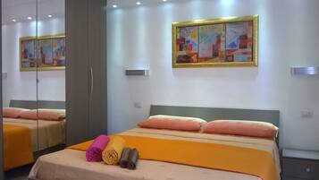 1 bedroom, in-room safe, iron/ironing board, free WiFi