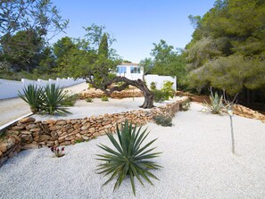 Property grounds - Beautiful private villa for 8 guests with private pool, WIFI, A/C, TV and terrace (Benissa)