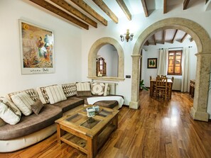TV, DVD player - Beautiful private villa for 4 people with WIFI, A/C, TV and terrace (Alcúdia)