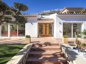 Exterior detail - Wonderful private villa for 6 guests with WIFI, A/C, private pool, TV, terrace and panoramic view (Altea)