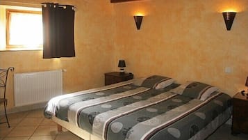 2 habitaciones, tabla de planchar con plancha y wifi gratis