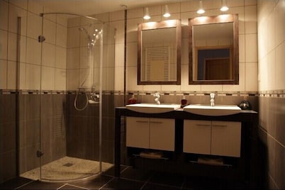 Gîte per night from 1 TO 6 PERS 72 to &86 M² WITH MONDON TERRACE & SWIMMING POOL