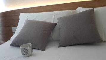 Una cassaforte in camera, tende oscuranti, insonorizzazione