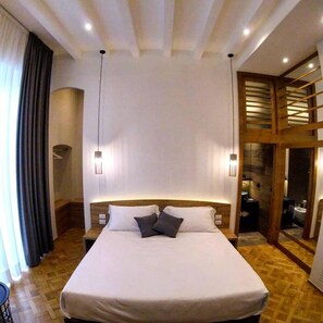 Quarto casal executivo, 1 cama Queen, para não fumantes | Cofres nos quartos, cortinas blackout, quartos à prova de som