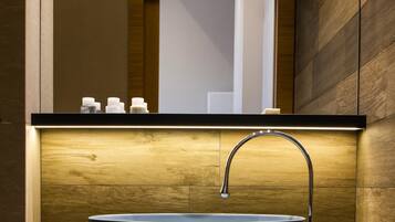 Doccia, set di cortesia gratuito, asciugacapelli, asciugamani