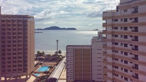 Balcony view - Apto Luz 3 Suites Asturias Guaruja  (Guarujá)