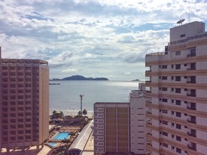 Balcony view - Apto Luz 3 Suites Asturias Guaruja  (Guarujá)