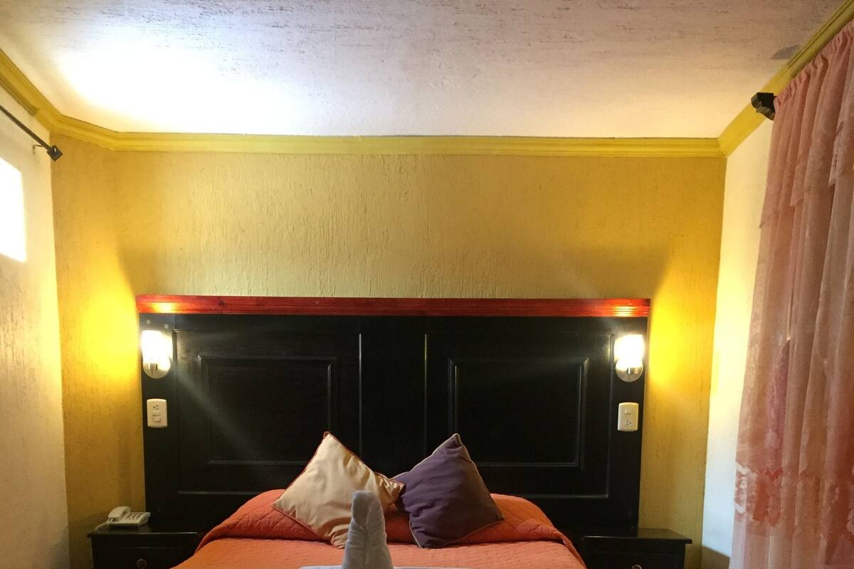 ห้องเบสิกดับเบิล, เตียงควีนไซส์ 1 เตียง, ปลอดบุหรี่ | ผ้าปูที่นอนฝ้ายอียิปต์, ผ้านวมขนเป็ด, ห้องพักตกแต่งอย่างมีเอกลักษณ์