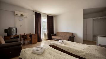 Standard Room | Desk, free WiFi