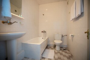 Ducha, artículos de tocador gratuitos, secador de pelo