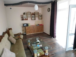 Economy Condo, 4 Bedrooms, Bathtub, Hill View | Private kitchen | Fridge, microwave, oven, stovetop - Guest house in Alaverdi (Alaverdi)