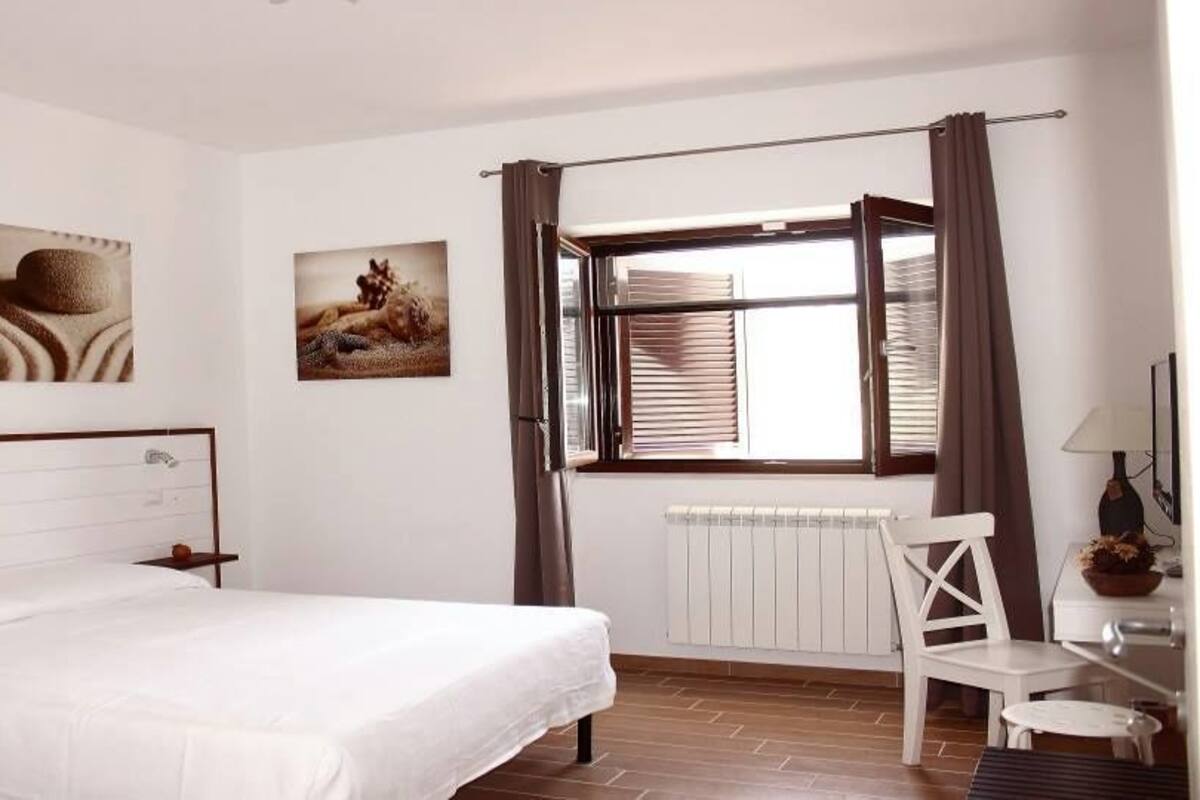 Deluxe Double or Twin Room | Soundproofing, free WiFi, bed sheets, wheelchair access