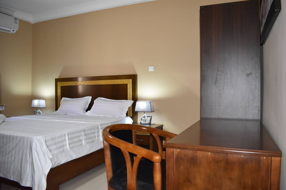 Standard Double Room, Non Smoking | 5 bedrooms, in-room safe, desk, soundproofing
