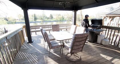 Riverfront-mökki - River Road