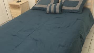 2 habitaciones, tabla de planchar con plancha, internet y ropa de cama