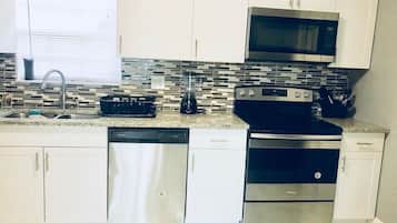 Refrigerador, microondas, horno y lavavajillas