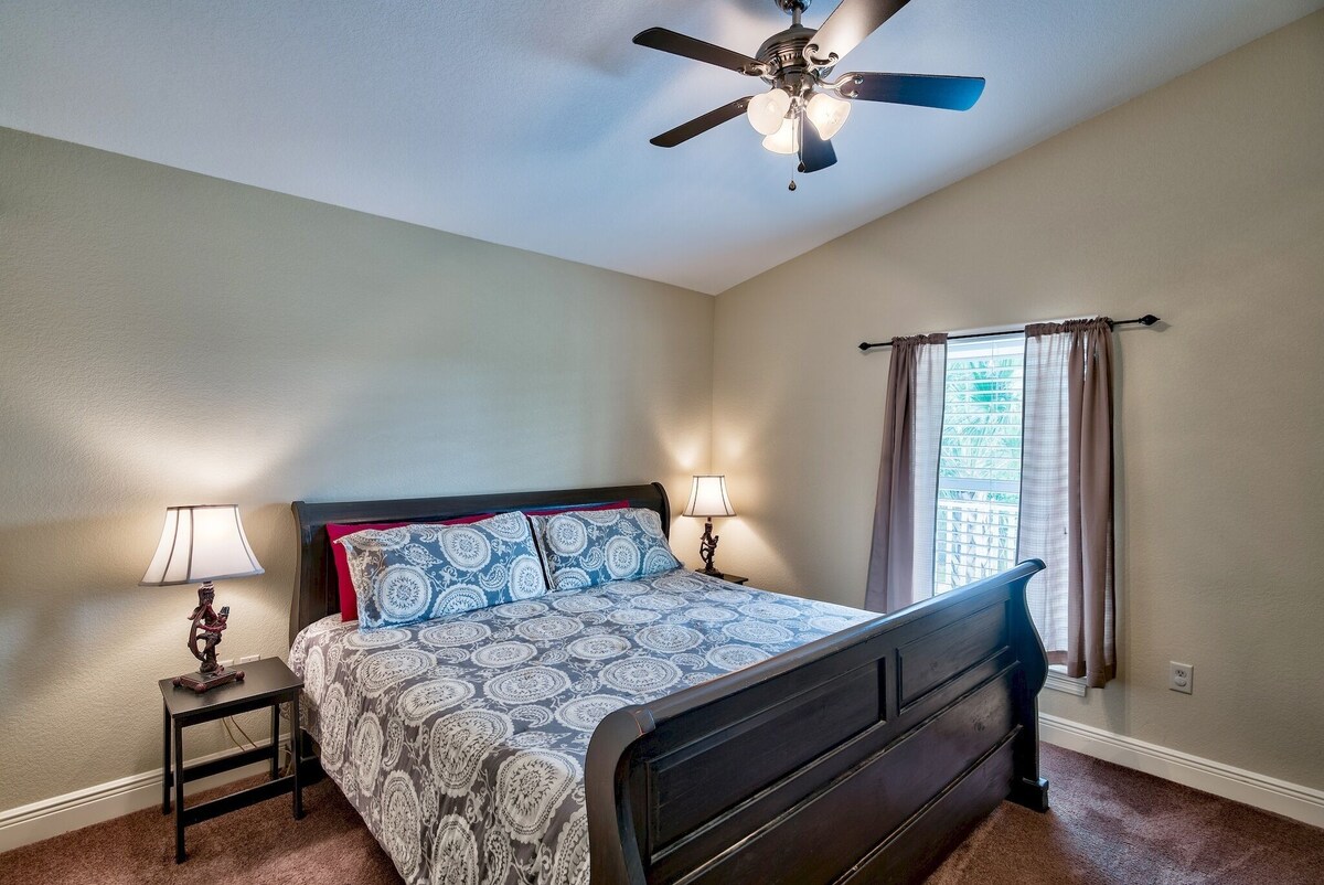 Photo 29 of 6 Bed 6 Bath with Private Heated Pool. 1 block to Beach!