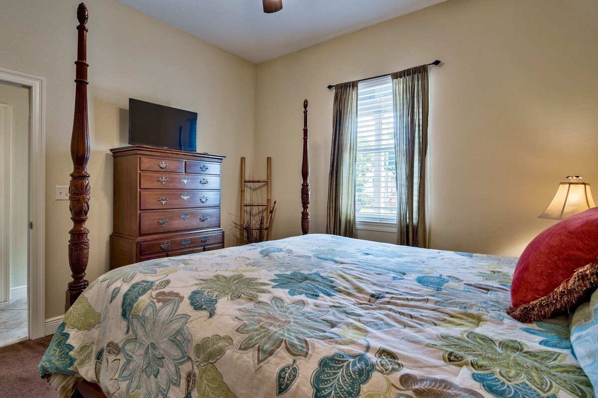 Photo 31 of 6 Bed 6 Bath with Private Heated Pool. 1 block to Beach!